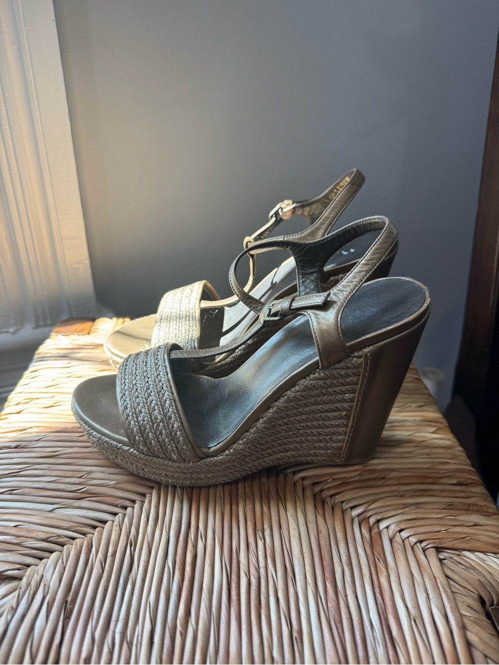 Women's Metallic gold Wedge Sandals - Ankle Strap size 8M